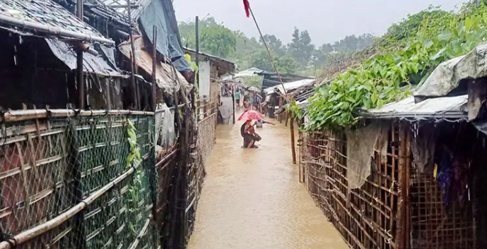 টানা বৃষ্টিতে কক্সবাজারের ১০ উপজেলা প্লাবিত, পাহাড়ধসে প্রাণহানি বেড়ে ১১